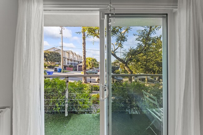 Building Photo - 712 Pacific St