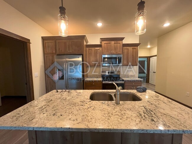 Building Photo - 2605 Meriwether Dr S