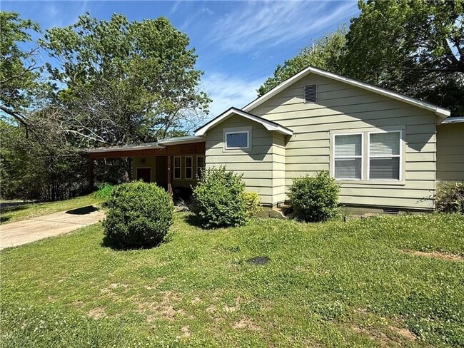 Building Photo - 85 W 15th St