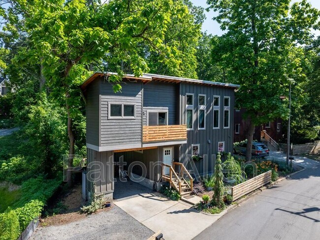 Building Photo - 206 Waynesville Ave