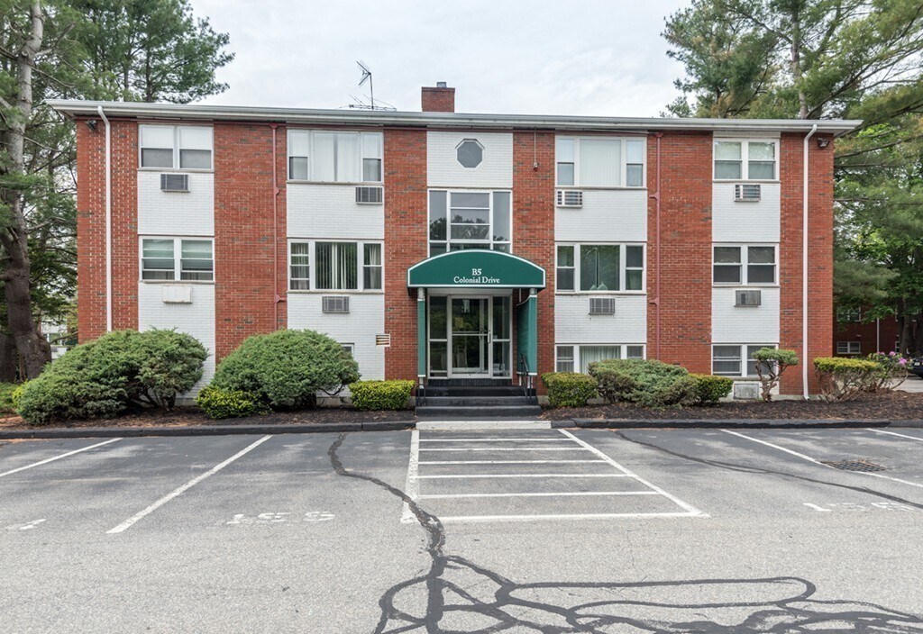 Building Photo - B5 Colonial Dr