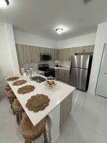 Building Photo - 1001 SW 71st Ct