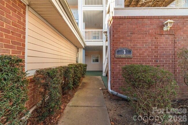 Building Photo - 9047 Meadow Vista Rd
