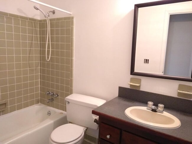 Building Photo - Cute, one story brick 3 Bedroom Brick Home