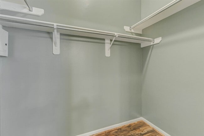 Building Photo - 4506 Silverlake Dr