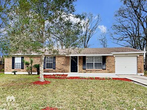 Building Photo - 2716 Pinewood Blvd N