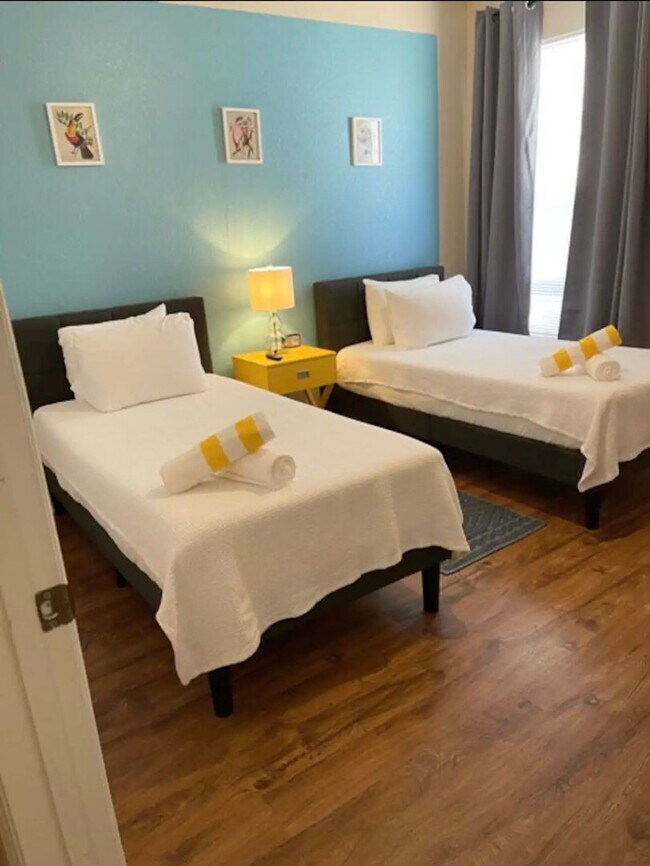 Building Photo - 2 Bedroom Condo For Rent in Kissimmee in L...