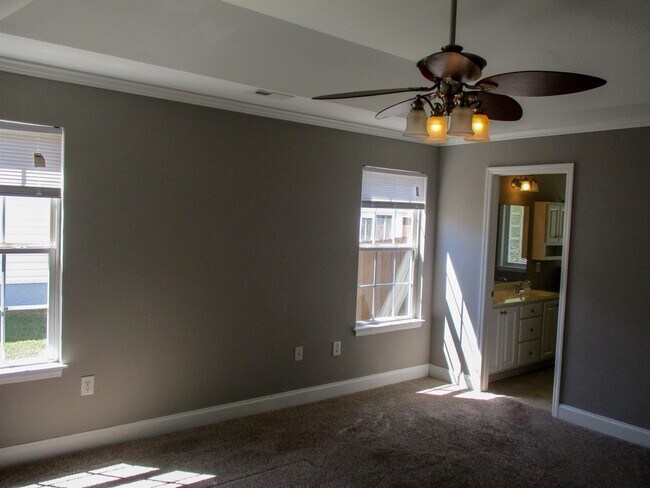 Building Photo - 2808 Blue Bell Ln