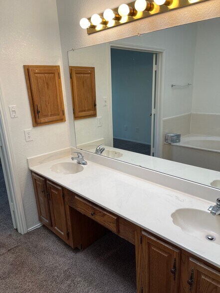 Building Photo - 928 Sweetgum Creek
