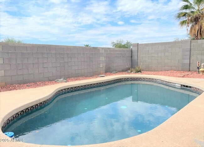 Building Photo - 1529 E South Fork Dr