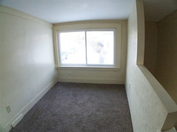 Building Photo - NE 2 bed upstairs at 1552 Coit