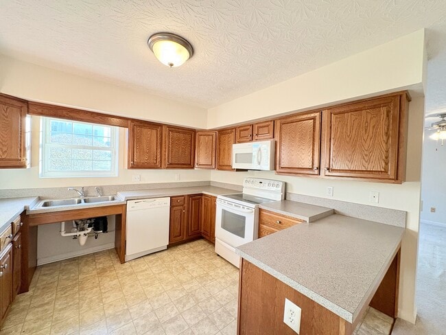 Building Photo - 19 Rose Garden Ln