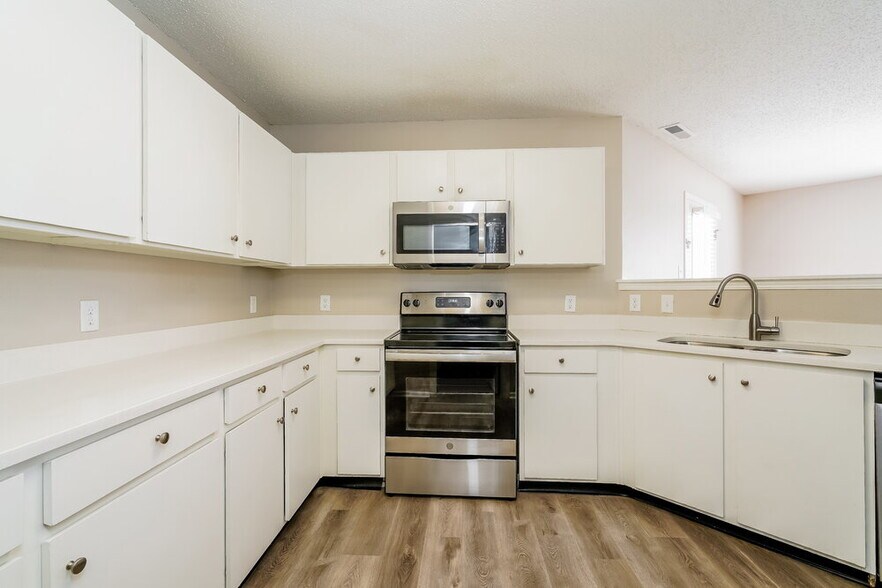 Building Photo - 1413 Broyles Dr