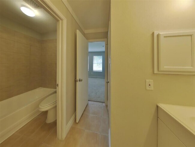 Building Photo - 3551 Windmoor Dr