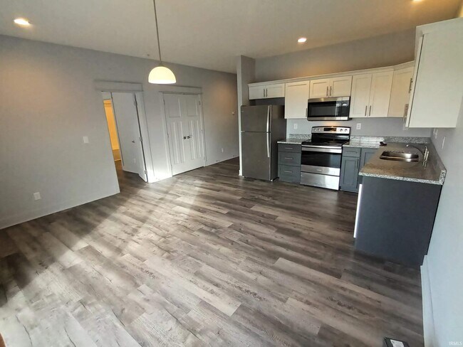 Building Photo - 1231 W Rangeview Cir