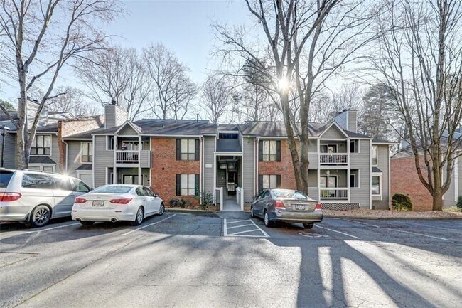 Building Photo - 527 Warm Springs Cir