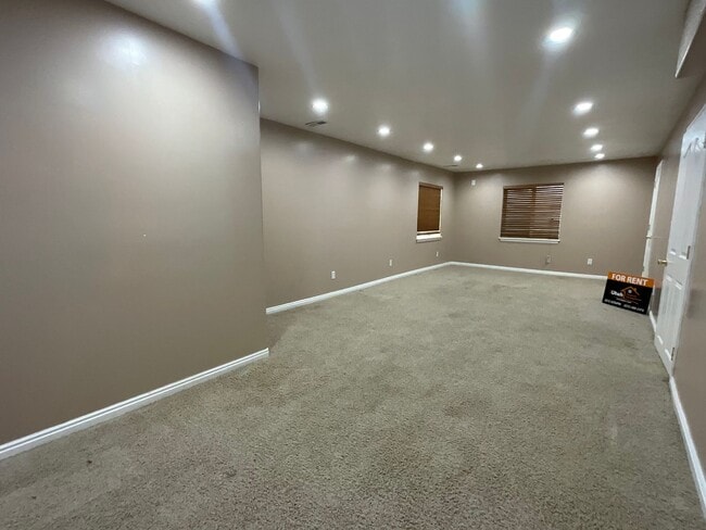 Building Photo - 842 E 1850 N