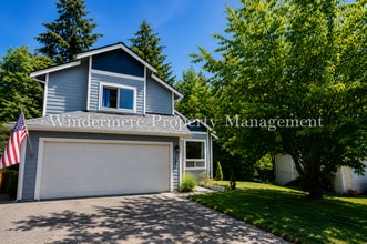 Building Photo - Updated 3 bed in convenient CK location with hot tub and large deck!