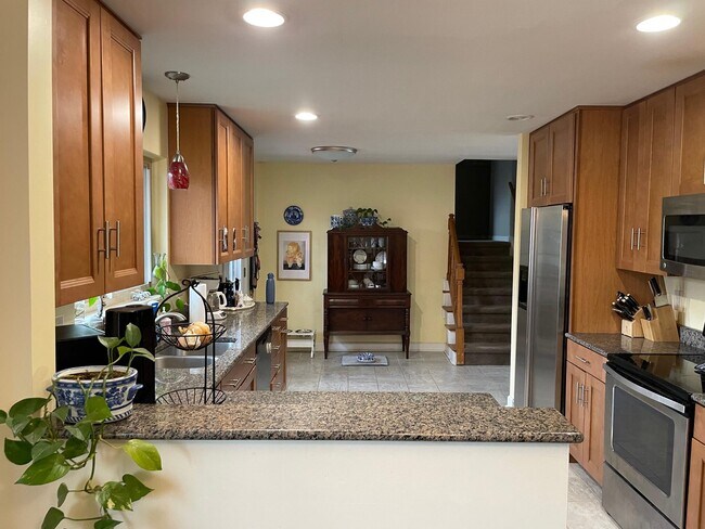 Building Photo - 3533 Frederick Dr