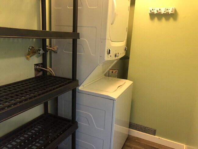 Building Photo - 1007 NW Bryant St