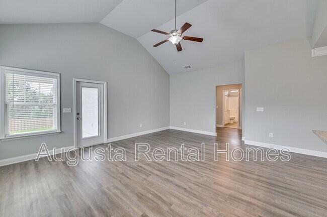 Building Photo - 1939 Preservation Cir