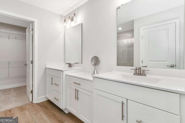 Building Photo - 555 Thatch Ter