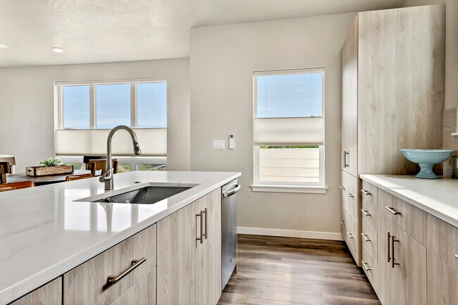 Building Photo - 3537 N Prospect Ln