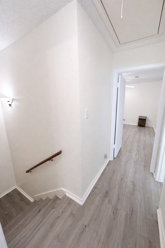 Building Photo - 3815-3815 Dock View Ln