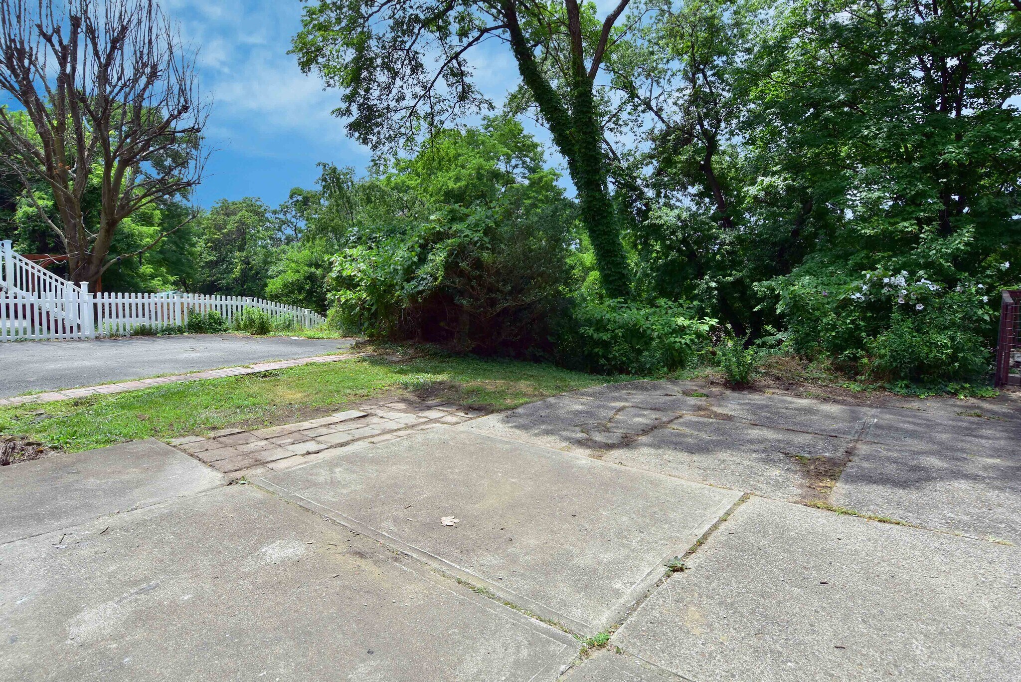 Rear off-street parking area - 3004 Willett Rd