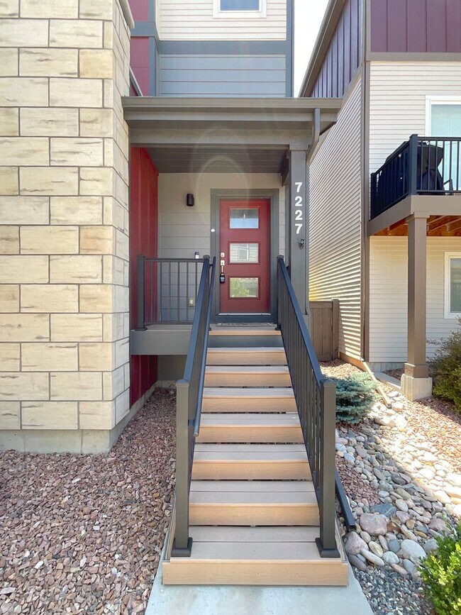 Building Photo - 4 Bedroom Home Available Near E Woodmen Rd & Rangewood Dr!