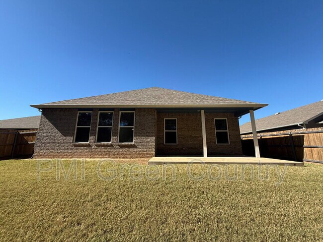 Building Photo - 7427 S Walnut Ave