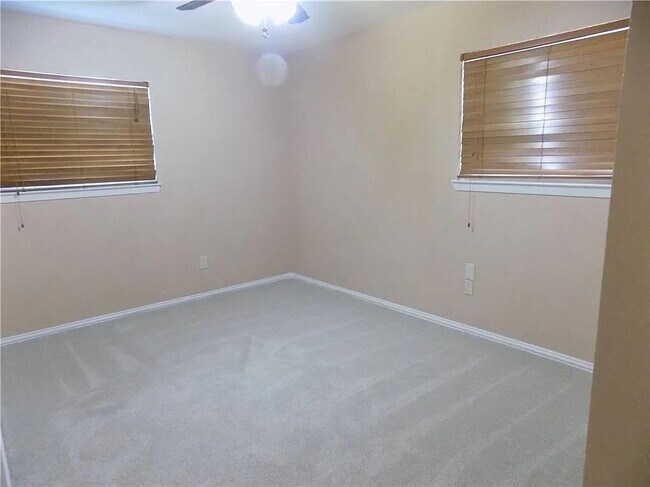 Building Photo - 8402 Leesburg Cir