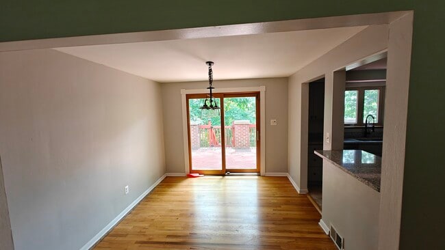 Building Photo - 325 Princeton Ave