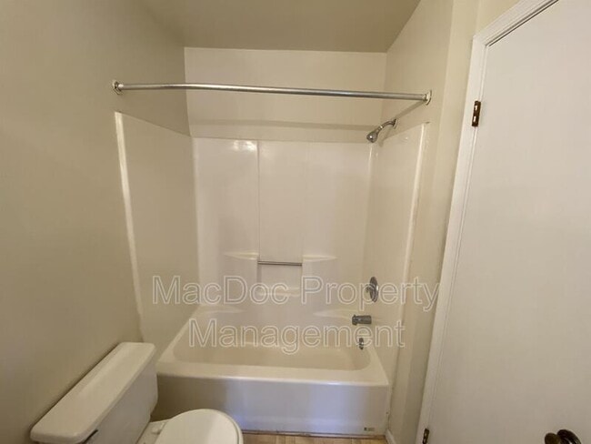 Building Photo - 16128 Clarence Ct
