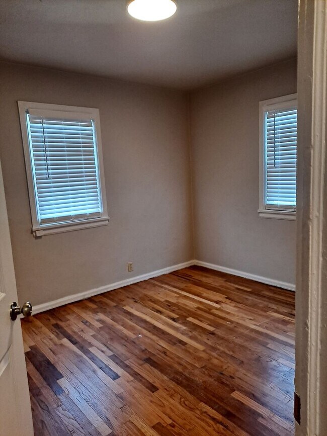 Building Photo - 431 W Grant Ave