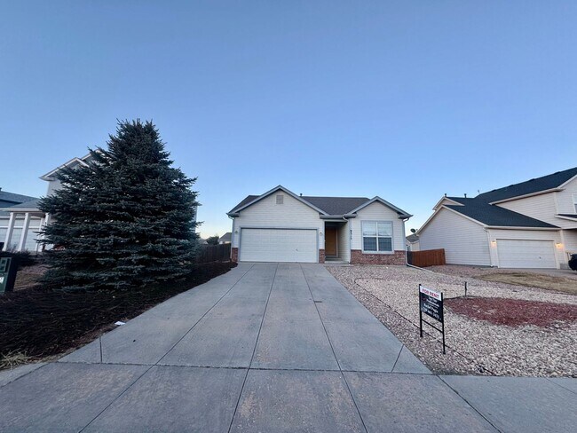 Building Photo - 3 Bedroom Home in Peyton