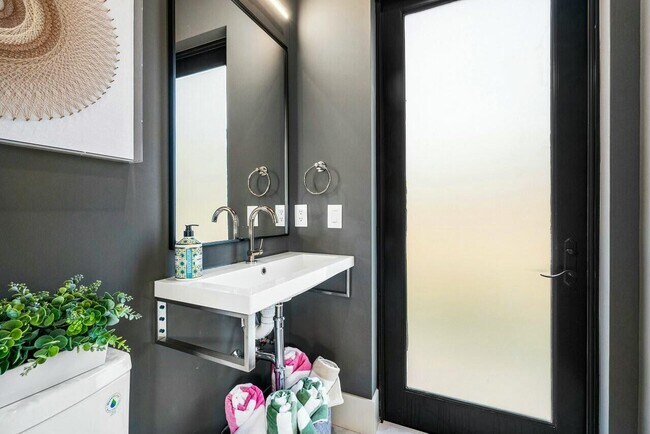 Building Photo - 13460 U.S. Rte 1