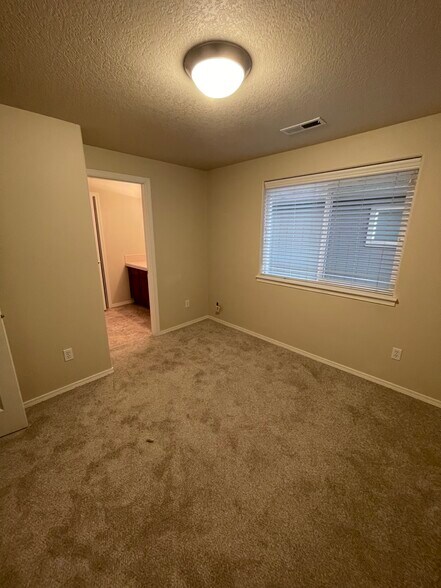 Building Photo - 1751 SE Water Lily St