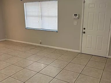 Building Photo - 552 Holly Dr