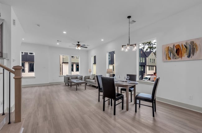 Building Photo - Sleek & Modern 3/2 in Garden Oaks