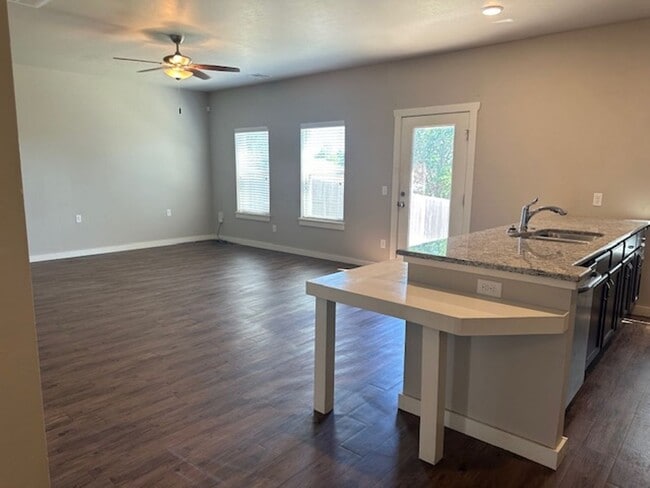 Building Photo - Beautiful 2 Story Duplex - Edmond Schools - Open Concept