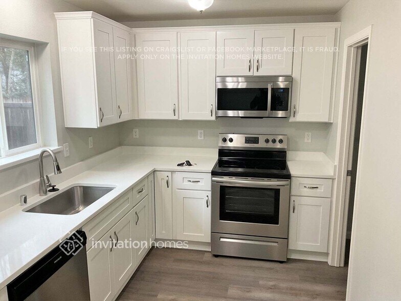 Building Photo - 1517 Fir St NE