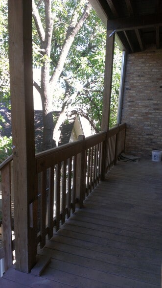 Building Photo - 1758 W Montrose Ave