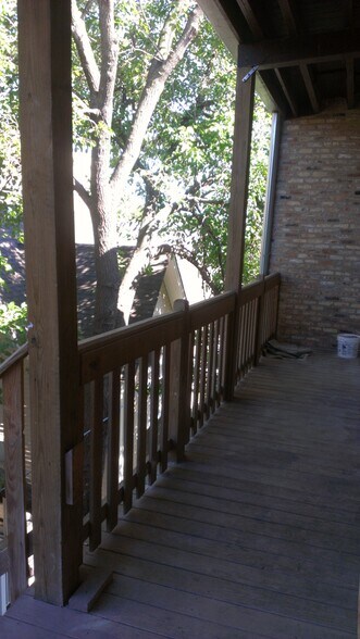 Building Photo - 1758 W Montrose