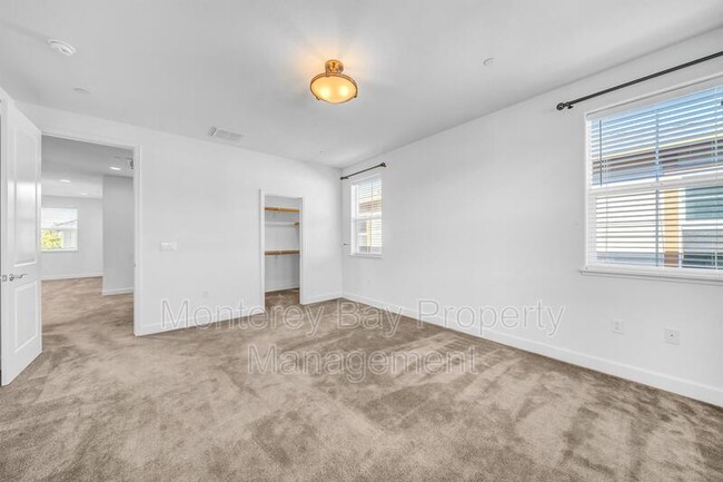Building Photo - 3008 Lighthouse Ln