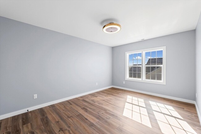 Building Photo - 1306 S Roberto Rd