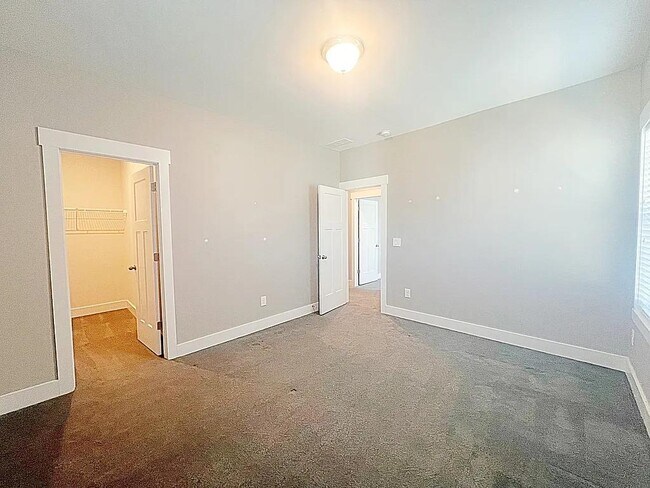 Building Photo - 213 Bank Swallow Wy