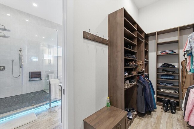 Building Photo - 340 Ocean Crest Dr