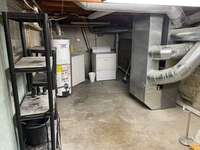 Building Photo - 527 Saint Johns Ave