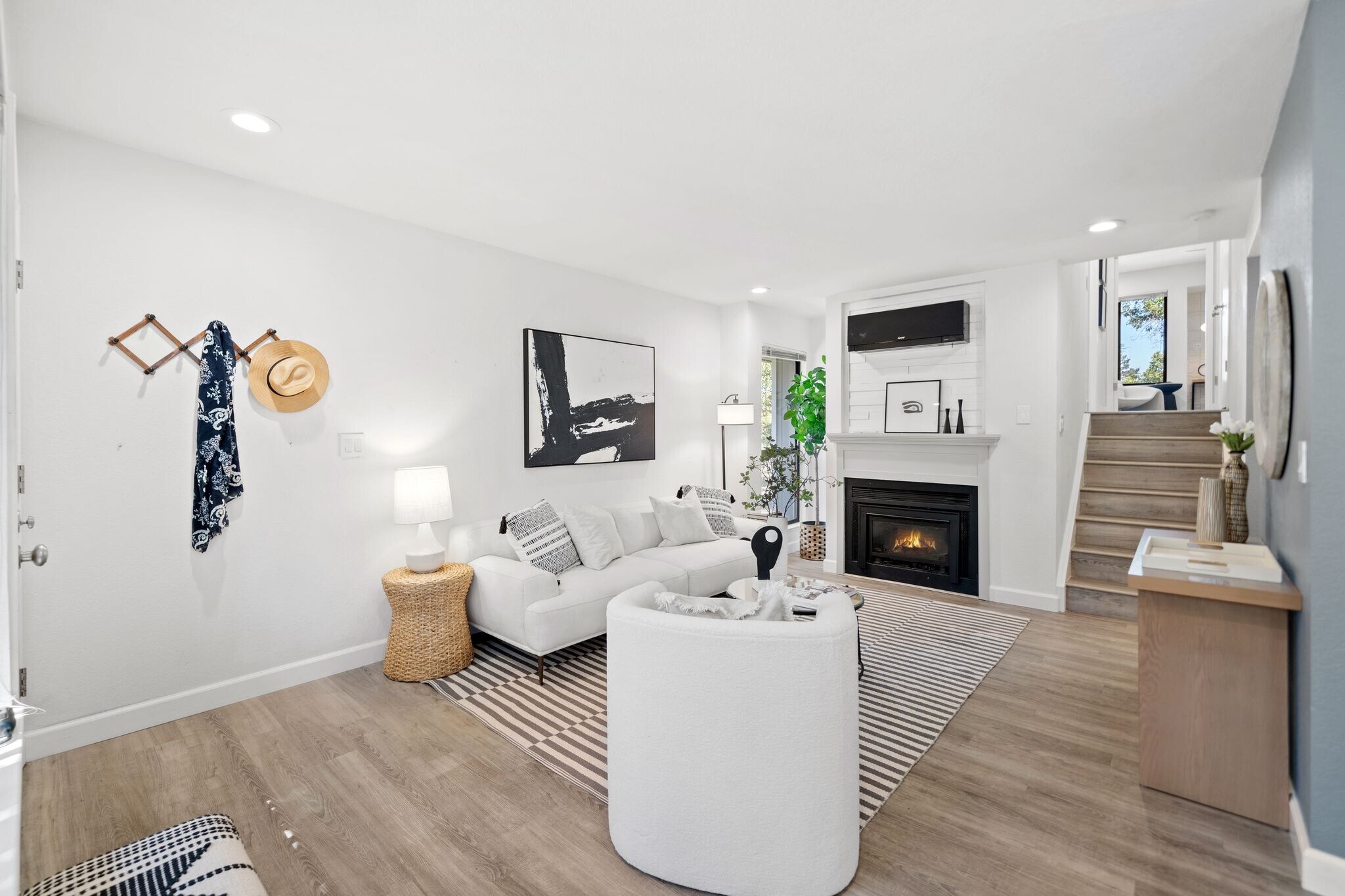 Living Room - 906 La Barbera Dr